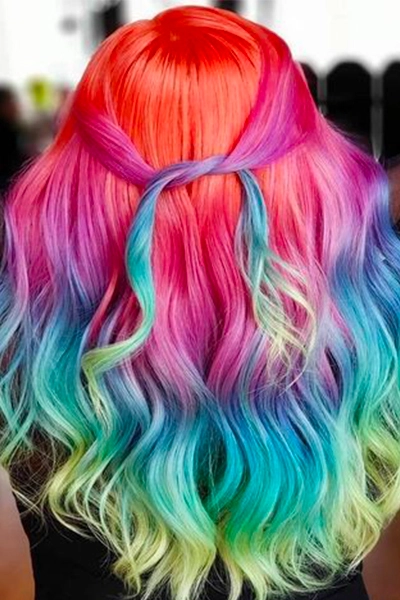 Bombes et spray colorés pour cheveux