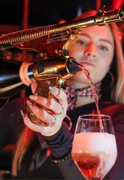 CHAMPAGNE GUNS