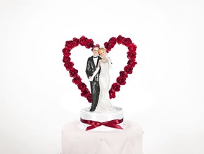 Figurine mariage couple sur coeur rouge